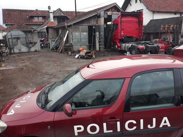 ЕКСПЛОЗИЈА У АУТОМЕХАНИЧАРСКОЈ РАДЊИ: Два радника повређена (ФОТО)